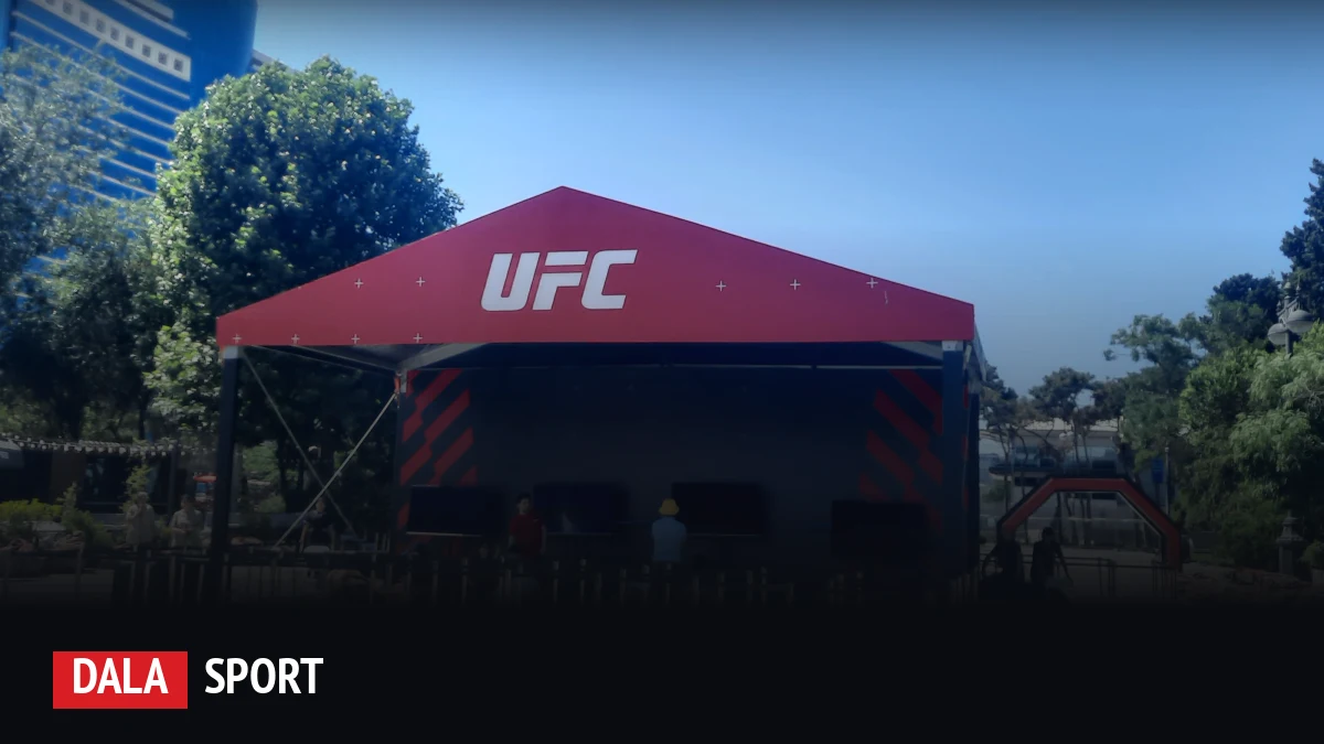 Бакудегі бульвардағы UFC промо-алаңы, 2026 жылғы маусым. Сол айда Бакуде Асу Алмабаев соңғы жекпе-жегін ұтты